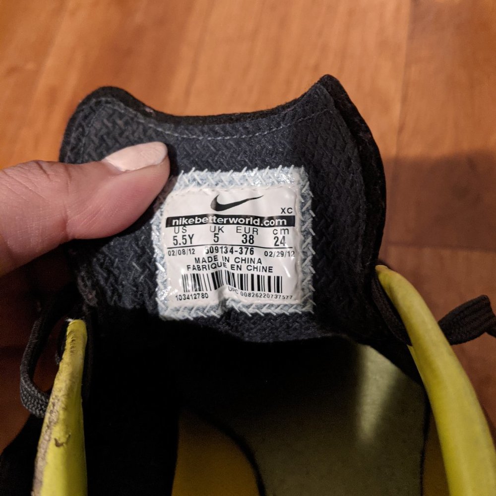 NIKE Soccer Cleats - Picture 5 of 7